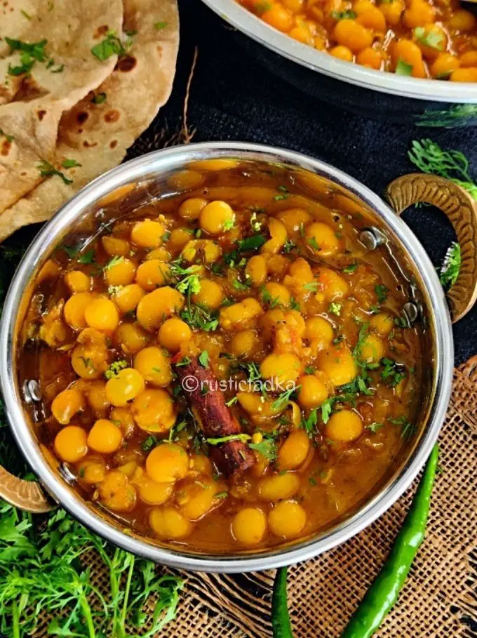 A high protein vegan lentil curry best for plant-based diet. 