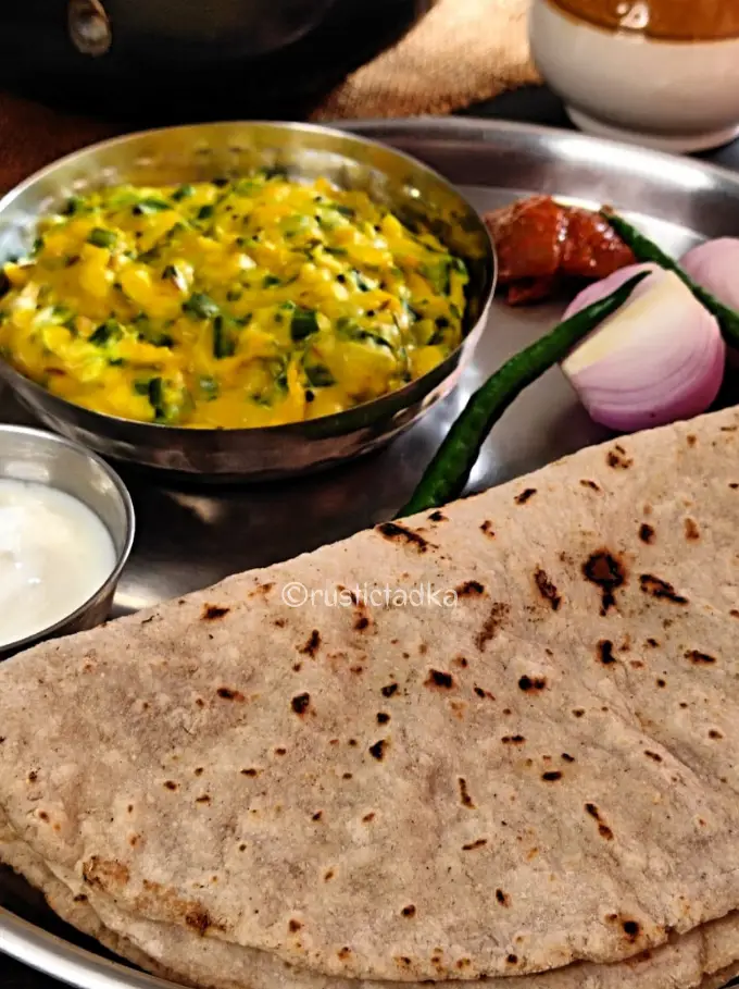 Kandyacha Paticha Pithla - Spring Onion Curry