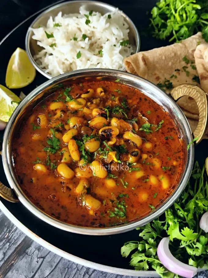 Chavali chi Usal | Black Eyed Peas Curry Recipe | Lobia Masala