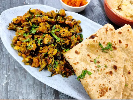 Kandyacha Patichi Bhaji | Spring Onion Sabzi | Spring Onion Zunka