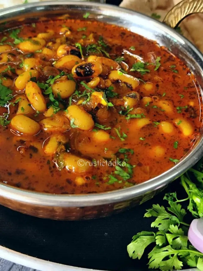 Black Eyed Peas Curry Recipe | Easy Chavali Usal (Lobia Masala)