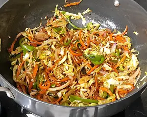 Hakka Noodles | How To make Vegetable Hakka Noodles Recipe