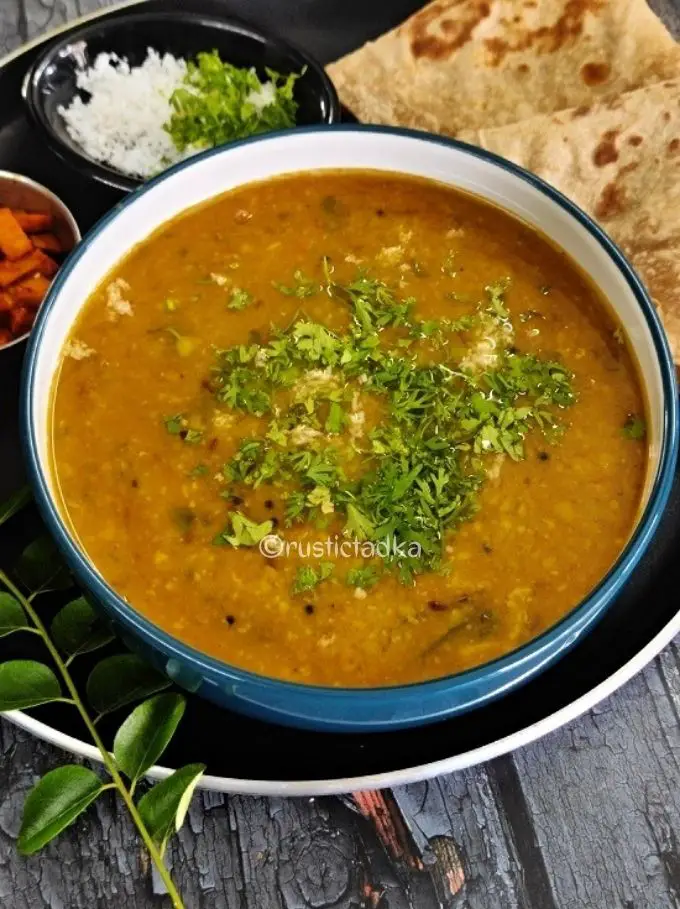 Chincha Gulachi Amti | Maharashtrian Amti Recipe | Maharashtrian dal